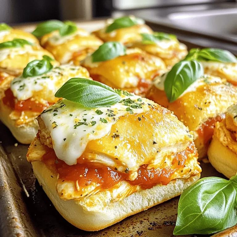 - 450 g Hähnchenbrustfilets ohne Knochen und Haut - 240 ml Marinara-Sauce - 100 g geriebener Mozzarella-Käse - 50 g geriebener Parmesan-Käse Die Hauptzutaten für Chicken Parmesan Sliders sind einfach und lecker. Die Hähnchenbrust ist die Basis. Sie sorgt für einen saftigen Biss. Marinara-Sauce bringt Geschmack und Feuchtigkeit. Die Käse-Mischung von Mozzarella und Parmesan macht alles schön cremig und würzig. - 1 Teelöffel Knoblauchpulver - 1 Teelöffel italienische Gewürzmischung - Salz und Pfeffer nach Geschmack Die Gewürze sind wichtig, um das Hähnchen zu würzen. Knoblauchpulver sorgt für einen tollen Geschmack. Italienische Gewürzmischung bringt das italienische Flair. Salz und Pfeffer sind essenziell für die richtige Würze. Diese kleinen Zutaten machen einen großen Unterschied. - 12 Mini-Brötchen oder Slider-Brötchen - Frische Basilikumblätter zur Garnitur (optional) - Olivenöl zum Bestreichen Für die Slider benötigst du Mini-Brötchen oder Slider-Brötchen. Sie sind perfekt für die kleinen Portionen. Frische Basilikumblätter geben Farbe und Aroma. Ein wenig Olivenöl hilft, die Brötchen schön goldbraun zu backen. Diese Zutaten vervollständigen das Gericht perfekt. Du kannst das komplette Rezept [hier] finden. - Zuerst würze die Hähnchenbrust. - Nimm 1 Teelöffel Knoblauchpulver und 1 Teelöffel italienische Gewürzmischung. - Füge Salz und Pfeffer nach Geschmack hinzu. - Mische alles gut, damit das Hähnchen richtig schmeckt. - Schneide die Mini-Brötchen auf und lege sie bereit. - Erhitze eine Pfanne mit Olivenöl auf mittlerer Hitze. - Brate die Hähnchenbrustfilets 5-7 Minuten pro Seite. - Achte darauf, dass sie durchgegart sind (Kerntemperatur 74 °C). - Lass das Hähnchen einige Minuten ruhen. - Schneide es dann in dünne Streifen. - Schneide die Brötchen in der Mitte durch. - Lege die unteren Hälften auf ein Backblech. - Gib eine großzügige Menge Marinara-Sauce auf jede Hälfte. - Schichte die geschnittenen Hähnchenstreifen auf die Sauce. - Füge geriebenen Mozzarella und Parmesan hinzu. - Setze die oberen Hälften der Brötchen auf die Käse-Schichten. - Bestreiche die Oberseiten leicht mit Olivenöl. - Backe die Slider 15-20 Minuten bei 190 °C. - Lass sie goldbraun werden und genieße die Aromen! Das ist die einfache und leckere Zubereitung der Chicken Parmesan Sliders. Du findest das vollständige Rezept in der Rezeptbeschreibung. - Die richtige Kerntemperatur Die Kerntemperatur für Hähnchenbrust sollte 74 °C erreichen. Dies stellt sicher, dass das Hähnchen saftig und sicher zu essen ist. Verwende ein Fleischthermometer, um dies zu überprüfen. - Marinieren für zusätzlichen Geschmack Marinieren macht dein Hähnchen noch leckerer. Du kannst es für mindestens 30 Minuten einlegen. Nutze einfache Zutaten wie Olivenöl, Zitrone und Gewürze. So wird das Hähnchen zart und aromatisch. - Kombinieren von Käsesorten Die Mischung aus Mozzarella und Parmesan sorgt für einen tollen Geschmack. Mozzarella schmilzt gut, während Parmesan eine schöne Kruste gibt. Experimentiere mit anderen Käsesorten wie Provolone für zusätzliche Tiefe. - Knusprige Brötchenoberfläche Um die Brötchen knusprig zu machen, bestreiche sie vor dem Backen mit Olivenöl. Achte darauf, dass die Oberseite gleichmäßig bedeckt ist. So werden sie goldbraun und lecker. - Serviervorschläge und Beilagen Serviere die Sliders mit einem frischen Salat oder knusprigen Pommes. Du kannst auch Gemüse-Sticks und Dip anbieten. Das macht die Mahlzeit vielseitig und ansprechend. - Vorbereitungen für Partys oder Veranstaltungen Diese Sliders sind perfekt für Partys. Du kannst die Zutaten im Voraus vorbereiten. Baue eine Slider-Station auf, wo die Gäste selbst ihre Sliders zusammenstellen können. So wird es noch interaktiver! Für die genaue Zubereitung, schaue dir das [Full Recipe] an. {{image_4}} Für eine leckere Abwechslung können Sie auch Puten- oder Rindfleisch verwenden. Diese Fleischsorten bieten einen anderen Geschmack und eine andere Textur. Putenfleisch hat weniger Fett und ist zart. Rindfleisch bringt einen herzhaften Geschmack in die Slider. Schneiden Sie das Fleisch in kleine Stücke, um die Zubereitung einfach zu halten. Wenn Sie eine pflanzliche Option suchen, probieren Sie Tofu oder Seitan. Tofu ist vielseitig und nimmt Aromen gut auf. Schneiden Sie ihn in Streifen und braten Sie ihn wie Hähnchen. Seitan hat eine fleischähnliche Textur und eignet sich gut für Slider. Kombinieren Sie diese mit veganem Käse für ein vollwertiges Gericht. Verleihen Sie Ihren Slidern den letzten Schliff mit zusätzlichen Belägen. Jalapeños bringen eine scharfe Note, während Avocado cremige Frische bietet. Sie können auch verschiedene Saucen ausprobieren, wie BBQ-Sauce oder eine scharfe Aioli. Diese Extras machen die Slider noch aufregender und passen perfekt zu den Aromen. Entdecken Sie die vollständige Vielfalt mit dem [Full Recipe]. Die Reste der Chicken Parmesan Sliders halten im Kühlschrank etwa 3-4 Tage. Achte darauf, sie in einem luftdichten Behälter zu lagern. So bleiben die Slider frisch und lecker. Du solltest sie nicht einfach offen stehen lassen, da sie schnell austrocknen können. Um die Slider aufzuwärmen, benutze am besten den Ofen. Heize ihn auf 180 °C vor. Lege die Slider auf ein Backblech und wärme sie für etwa 10 Minuten. Du kannst auch die Mikrowelle nutzen, aber achte darauf, dass das Hähnchen nicht trocken wird. Lege einen feuchten Papiertuch über die Slider, wenn du sie in der Mikrowelle erhitzt. So bleibt das Hähnchen saftig. Wenn du die Slider für eine längere Zeit aufbewahren möchtest, kannst du sie einfrieren. Lass die Slider zuerst abkühlen und lege sie dann in einen gefriergeeigneten Behälter. So bleiben sie bis zu 3 Monate frisch. Wenn du bereit bist, sie zu essen, tau sie einfach im Kühlschrank auf und wärme sie dann auf. Die Zubereitung dauert insgesamt etwa 35 Minuten. Davon sind 15 Minuten für die Vorbereitung nötig. Die Kochzeit beträgt 20 Minuten im Ofen. Das geht schnell und einfach, perfekt für ein schnelles Abendessen. Ja, Sie können die Slider im Voraus zubereiten. Bereiten Sie die Hähnchenbrust und die Marinara-Sauce vor. Sie können alles zusammenstellen und die Slider in einer Auflaufform abdecken. Lagern Sie sie im Kühlschrank. Am Tag des Servierens backen Sie die Slider einfach im Ofen. Hier sind einige tolle Beilagen: - Ein frischer grüner Salat - Knusprige Pommes frites - Gemüse-Sticks mit Dip - Eine cremige Kartoffelsalat Diese Beilagen passen gut zu den herzhaften Sliders. Sie bieten eine schöne Balance und machen das Essen noch besser. Zusammengefasst haben wir die besten Zutaten für Köstliche Chicken Parmesan Sliders besprochen. Sie brauchen Hähnchenbrust, Marinara-Sauce und Käse. Die Zubereitung und Tipps helfen Ihnen, perfekte Slider zu machen. Denken Sie daran, dass Variationen wie vegane Optionen ebenfalls lecker sind. Lagern Sie die Reste richtig, um sie frisch zu halten. Bieten Sie diese Slider bei Ihrem nächsten Event an und beeindrucken Sie jeden Gast!