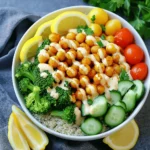 Für die marokkanische Spiced Chickpea Bowl braucht man einige Hauptzutaten. Diese sind einfach zu finden und machen das Gericht nahrhaft und lecker. Hier ist die Liste: - 1 Dose (425 g) Kichererbsen, abgetropft und abgespült - 1 Esslöffel Olivenöl - 1 Tasse gekochter Quinoa - 1 Tasse gedämpfte Brokkoliröschen - 1/2 Tasse gewürfelte Gurke - 1/2 Tasse halbierte Cherrytomaten - 1/4 Tasse gehackte frische Petersilie - 1/4 Tasse Tahini-Dressing - Zitronenschnitze zum Servieren Diese Zutaten bilden die Basis für den Geschmack und die Textur. Kichererbsen sind voller Protein und Ballaststoffe. Quinoa bringt einen nussigen Geschmack und gesunde Kohlenhydrate. Die Gewürze machen das Gericht besonders. Sie geben den Kichererbsen ihren einzigartigen, marokkanischen Geschmack. Hier sind die Gewürze, die du brauchst: - 1 Teelöffel gemahlener Kreuzkümmel - 1 Teelöffel gemahlener Koriander - 1 Teelöffel geräuchertes Paprikapulver - 1/2 Teelöffel gemahlener Zimt - 1/2 Teelöffel Cayennepfeffer (nach Geschmack anpassen) - Salz und schwarzer Pfeffer nach Geschmack Diese Gewürze bringen Wärme und Tiefe ins Gericht. Der Kreuzkümmel hat einen erdigen Geschmack. Der Zimt fügt eine süße Note hinzu, die die anderen Gewürze ausgleicht. Frische Beilagen bringen eine schöne Textur und Farbe. Sie machen das Essen noch besser. Hier sind einige Ideen für frische Beilagen: - Avocadoscheiben für Cremigkeit - Radieschen für einen knusprigen Biss - Frischer Spinat für mehr Nährstoffe - Feta-Käse für einen salzigen Akzent Diese Beilagen sind einfach hinzuzufügen. Sie bringen noch mehr Geschmack und Frische in die Kichererbsenschüssel. Du kannst auch deine eigenen Lieblingsbeilagen verwenden. Wenn du mehr erfahren möchtest, schaue dir die Full Recipe an. Zuerst nehme ich eine mittelgroße Schüssel. Ich gebe die abgetropften Kichererbsen hinein. Dann füge ich das Olivenöl hinzu. Jetzt kommen die Gewürze dazu: Kreuzkümmel, Koriander, geräuchertes Paprikapulver, Zimt und Cayennepfeffer. Ich streue auch Salz und Pfeffer hinein. Anschließend rühre ich alles gut um. Ich möchte, dass die Kichererbsen gleichmäßig mit den Gewürzen bedeckt sind. Jetzt erhitze ich eine beschichtete Pfanne bei mittlerer Hitze. Ich gebe die Kichererbsen in die Pfanne. Nach etwa fünf bis sieben Minuten sind sie warm und leicht knusprig. Ich rühre sie gelegentlich um, damit sie nicht kleben bleiben. Für die Schüssel nehme ich eine Portion gekochten Quinoa. Ich lege ihn gleichmäßig auf den Boden meiner Schüssel. Danach füge ich die gewürzten Kichererbsen hinzu. Dann kommen die gedämpften Brokkoliröschen, die gewürfelte Gurke und die halbierten Cherrytomaten. Ich achte darauf, dass die Farben schön verteilt sind, damit es toll aussieht. Ich träufle großzügig das Tahini-Dressing über die Zutaten. Dann streue ich etwas gehackte frische Petersilie darüber. Das gibt der Schüssel einen frischen Kick. Zum Schluss lege ich ein paar Zitronenschnitze an die Seite. Diese kann man vor dem Essen drücken, um einen spritzigen Geschmack zu bekommen. Für die vollständige Zubereitung gehe ich auf das [Full Recipe]. Ein häufiges Missverständnis beim Kochen ist, die Kichererbsen nicht richtig abzutropfen. Wenn Sie dies nicht tun, wird Ihr Gericht wässrig. Achten Sie darauf, die Kichererbsen gut zu spülen und abzutropfen. Ein weiterer Fehler ist, die Kichererbsen zu lange zu garen, was ihre Textur beeinträchtigt. Kochen Sie sie nur bis sie warm sind. Für die perfekte Konsistenz sollten die Kichererbsen knusprig und nicht matschig sein. Braten Sie sie in einer heißen Pfanne an, aber rühren Sie sie regelmäßig um. So wird jede Kichererbse gleichmäßig hitze und knusprig. Wenn Sie eine noch festere Textur wünschen, können Sie die Kichererbsen vor dem Braten etwas trocknen lassen. Um den Geschmack zu verstärken, können Sie frische Kräuter hinzufügen. Koriander oder Minze passen wunderbar zu diesem Gericht. Ein Spritzer frischer Zitrone bringt zudem eine schöne Säure, die die Aromen hebt. Experimentieren Sie mit Ihren Lieblingsgewürzen, um Ihre eigene Note zu finden. Für das vollständige Rezept besuchen Sie bitte die [Full Recipe]. {{image_4}} Diese marokkanische Gewürz-Kichererbsen-Schüssel ist schon vegan und glutenfrei. Kichererbsen sind eine tolle Proteinquelle. Wenn du eine glutenfreie Basis möchtest, nutze Quinoa. Du kannst auch Reis oder Hirse verwenden. Diese Optionen sind leicht und gesund. Du kannst die Schüssel nach deinem Geschmack ändern. Füge gebratene Süßkartoffeln hinzu, um mehr Süße zu bekommen. Gegrillte Paprika oder Zucchini bringen frische Aromen. Avocado macht die Schüssel cremiger. Für extra Crunch kannst du Nüsse oder Saaten hinzufügen. Diese Zutaten machen das Gericht noch köstlicher. Um den Geschmack zu verstärken, kannst du mehr Gewürze hinzufügen. Erhöhe die Menge an Kreuzkümmel und Koriander für einen kräftigen Geschmack. Probiere auch neue Gewürze wie Garam Masala oder Kurkuma. Diese Gewürze bringen Farbe und Tiefe. Experimentiere mit der Menge von Cayennepfeffer für mehr Schärfe. So kannst du deine eigene perfekte Mischung kreieren. Ich empfehle, die Kichererbsenschüssel in einem luftdichten Behälter aufzubewahren. So bleiben die Aromen frisch. Lassen Sie die Schüssel auf Raumtemperatur abkühlen, bevor Sie sie lagern. Wenn Sie Reste haben, können Sie diese am besten innerhalb von drei Tagen aufbrauchen. Wenn Sie die Schüssel aufwärmen, verwenden Sie eine Pfanne oder die Mikrowelle. In der Pfanne, erhitzen Sie sie bei mittlerer Hitze. Fügen Sie einen Esslöffel Wasser hinzu, um das Austrocknen zu verhindern. In der Mikrowelle, decken Sie die Schüssel ab und erhitzen Sie sie in kurzen Intervallen. Überprüfen Sie die Temperatur, um sicherzustellen, dass alles gleichmäßig warm ist. Im Kühlschrank hält sich die Kichererbsenschüssel bis zu drei Tage. Nach dieser Zeit kann der Geschmack nachlassen. Wenn Sie die Schüssel länger aufbewahren möchten, frieren Sie sie ein. So bleibt sie bis zu drei Monate frisch. Achten Sie darauf, die Schüssel gut zu verpacken, um Frostbrand zu vermeiden. Für das beste Ergebnis, tauen Sie die Schüssel im Kühlschrank auf, bevor Sie sie wieder erwärmen. Wenn Sie die vollständige Rezeptur ausprobieren möchten, schauen Sie sich das [Full Recipe] an. Die Zubereitung der marokkanischen Gewürz-Kichererbsen-Schüssel dauert etwa 25 Minuten. Du kannst in 15 Minuten alles vorbereiten und dann die Kichererbsen anbraten. Diese Zeit ist schnell, wenn du hungrig bist. Du bekommst ein köstliches und gesundes Gericht ohne viel Aufwand. Ja, du kannst die Kichererbsen im Voraus zubereiten. Koche sie einfach und bewahre sie in einem luftdichten Behälter auf. Im Kühlschrank bleiben sie bis zu vier Tage frisch. Du kannst sie dann schnell anbraten, wenn du bereit bist zu essen. Das spart Zeit und macht es einfach, schnell eine Mahlzeit zu genießen. Kichererbsen sind sehr gesund. Sie sind reich an Proteinen und Ballaststoffen. Hier sind einige Vorteile: - Proteinquelle: Kichererbsen helfen beim Muskelaufbau. - Ballaststoffe: Sie fördern die Verdauung und halten dich lange satt. - Nährstoffe: Sie enthalten Eisen, Magnesium und andere wichtige Vitamine. - Herzgesundheit: Kichererbsen können den Cholesterinspiegel senken. Durch den Verzehr von Kichererbsen trägst du zu einer gesunden Ernährung bei. Sie sind vielseitig und passen gut zu vielen Gerichten, wie in der marokkanischen Gewürz-Kichererbsen-Schüssel. Probiere es mit dem Full Recipe aus! Die Kichererbsenschüssel bietet dir tolle Aromen und gesunde Zutaten. Du hast die Hauptzutaten und Gewürze kennengelernt. Auch die Zubereitung war einfach und klar. Tipps helfen, Fehler zu vermeiden und den Geschmack zu verbessern. Variationen wie vegane Optionen machen das Rezept spannend. Mit den richtigen Lagerungshinweisen bleibt dein Gericht frisch und lecker. Experimentiere, genieße und teile deine Schüssel mit anderen!