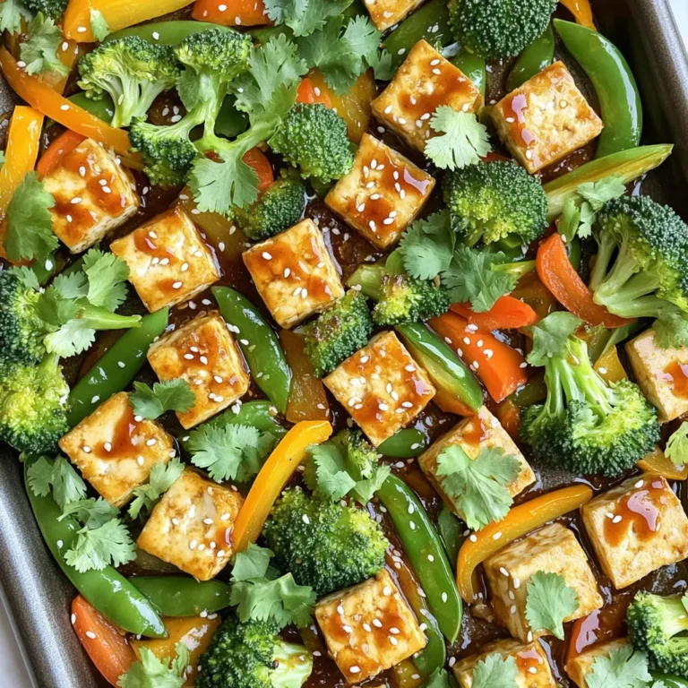 - 1 Block (400 g) fester Tofu, gut abgetropft und gepresst - 2 Tassen Brokkoliröschen - 1 Tasse gemischte Paprika, in Streifen geschnitten - 1 Tasse Zuckerschoten, geputzt - 1 Karotte, in dünne Runden geschnitten Die Hauptzutaten sind der Schlüssel zu diesem Gericht. Tofu ist die Hauptproteinquelle. Ich empfehle, festen Tofu zu verwenden. Er hat die beste Textur und hält beim Kochen gut form. Das Gemüse bringt Farbe und Nährstoffe. Brokkoli sorgt für Crunch. Paprika fügt Süße hinzu. Zuckerschoten bringen Frische. Karotten runden das Gemüse ab. - 3 Esslöffel süße Chilisauce - 2 Esslöffel Sojasauce - 1 Esslöffel Olivenöl - 1 Teelöffel Knoblauchpulver - 1 Teelöffel Ingwerpulver - Salz und Pfeffer nach Geschmack Die Marinade macht das Gericht besonders. Süße Chilisauce gibt einen tollen Geschmack. Sojasauce bringt einen salzigen Umami-Geschmack. Olivenöl sorgt für eine schöne Bräunung. Gewürze wie Knoblauch und Ingwer geben Tiefe. Diese Mischung umhüllt den Tofu und das Gemüse perfekt. - Sesamsamen - Frischer Koriander, gehackt Garnierungen sind das i-Tüpfelchen. Sesamsamen fügen einen nussigen Crunch hinzu. Frischer Koriander bringt Frische und Farbe. Zusammen machen sie das Gericht nicht nur lecker, sondern auch schön anzusehen. Achte darauf, sie kurz vor dem Servieren hinzuzufügen. So bleiben sie knackig und frisch. Heize deinen Ofen auf 220°C vor. Lege ein großes Backblech mit Backpapier aus. Schneide dann den Tofu in kleine Würfel. Lass ihn gut abtropfen, damit er nicht zu wässrig wird. Mische in einer großen Schüssel die süße Chilisauce, Sojasauce, Olivenöl, Knoblauchpulver, Ingwerpulver, Salz und Pfeffer. Gib die Tofu-Würfel dazu. Rühre vorsichtig, damit jeder Würfel gut mit der Sauce bedeckt ist. Verteile den marinierten Tofu gleichmäßig auf dem Backblech. Arrangiere die Brokkoliröschen, Paprika, Zuckerschoten und Karotten um den Tofu. Träufle die restliche Sauce über das Gemüse und vermische alles gut, damit es gleichmäßig gewürzt ist. Backe das Gericht für 25 bis 30 Minuten im Ofen. Wende das Gemüse und den Tofu in der Halbzeit, damit alles gleichmäßig bräunt. Nimm das Blech aus dem Ofen, lass es kurz abkühlen und übertrage die Mischung auf einen großen Teller. Garniere das Gericht mit Sesamsamen und frisch gehacktem Koriander. Fester Tofu hat eine bessere Textur als weicher Tofu. Er bleibt beim Kochen stabiler. Weicher Tofu zerfällt leicht und eignet sich besser für Suppen oder Pürees. Um die perfekte Textur zu erreichen, drücke den Tofu gut ab. Wickele ihn in ein sauberes Küchentuch und lege etwas Schweres darauf. Lass ihn für mindestens 15 Minuten abtropfen. So entfernst du überschüssige Feuchtigkeit. Das hilft, den Tofu beim Braten knusprig zu machen. Um den Geschmack zu variieren, füge Gewürze hinzu. Du kannst Chili, Paprika oder Kurkuma ausprobieren. Diese Gewürze geben deinem Gericht mehr Tiefe. Auch die Auswahl des Gemüses ist wichtig. Probiere saisonale Gemüsearten aus. Zucchini, Auberginen oder Kürbis passen gut zu diesem Rezept. So bleibst du kreativ und entdeckst neue Aromen. Bereite die Zutaten im Voraus vor. Du kannst den Tofu einen Tag vorher abtropfen lassen. So sparst du Zeit am Kochtag. Verwende auch vorgewaschenes Gemüse. Das reduziert die Vorbereitungszeit erheblich. Viele Supermärkte bieten bereits geschnittenes Gemüse an. Das macht das Kochen schneller und einfacher. {{image_4}} Wenn du Tofu nicht magst, probiere Tempeh oder Seitan. Tempeh hat einen nussigen Geschmack und eine feste Textur. Das macht es perfekt für dieses Rezept. Seitan hingegen hat einen fleischähnlichen Biss und nimmt die Aromen gut auf. Beide Alternativen sind proteinreich und sättigend. Sie passen gut zu süßer Chilisauce und Gemüse. Um mehr Proteine hinzuzufügen, verwende Edamame oder Nüsse. Edamame sind junge Sojabohnen und sehr nahrhaft. Du kannst sie einfach kochen und zu dem Gericht geben. Nüsse wie Mandeln oder Cashews passen ebenfalls gut. Sie fügen einen knusprigen Biss und gesunde Fette hinzu. Streue sie einfach über das fertige Gericht. Wenn du es schärfer magst, verwende scharfe Chilisauce. Diese Sauce verleiht dem Gericht mehr Kick. Du kannst auch frische Chilis hinzufügen. Schneide sie in Scheiben und mische sie mit dem Gemüse. Die Schärfe kannst du nach deinem Geschmack anpassen. So wird das Gericht noch spannender und aufregender. Um dein Gericht frisch zu halten, decke es gut ab. Verwende einen luftdichten Behälter. So bleibt die Feuchtigkeit drin und das Aroma bleibt erhalten. Du kannst auch Frischhaltefolie nutzen. Achte darauf, dass die Folie eng anliegt. Lagere die Reste im Kühlschrank für bis zu drei Tage. Das Einfrieren ist eine gute Option. Lass das Gericht zuerst vollständig abkühlen. Fülle es dann in einen gefriergeeigneten Behälter. Achte darauf, etwas Platz zu lassen. Das Gericht dehnt sich beim Einfrieren aus. Zum Auftauen legst du es einfach über Nacht in den Kühlschrank. Du kannst es auch direkt im Ofen aufwärmen. In einem luftdichten Behälter bleibt dein Gericht frisch. Im Kühlschrank hält es etwa drei Tage. Im Gefrierfach kannst du es bis zu drei Monate aufbewahren. Achte darauf, die Qualität beim Auftauen zu prüfen. Wenn es seltsam riecht oder die Farbe sich verändert hat, wirf es weg. So bleibst du sicher und gesund. Die gesamte Zubereitungszeit beträgt 40 Minuten. Davon entfallen 15 Minuten auf die Vorbereitung und 25 bis 30 Minuten auf das Backen. Diese einfache Zeitaufteilung macht das Gericht schnell und einfach für jeden. Ja, das Rezept ist bereits vegan. Tofu ist eine großartige Proteinquelle. Du kannst auch glutenfreie Sojasauce wählen, wenn du glutenfrei kochen möchtest. So bleibt das Gericht für alle geeignet. Zu diesem Gericht passen viele Beilagen. Reis ist eine beliebte Wahl. Quinoa oder ein frischer Salat sind ebenfalls eine gute Ergänzung. Diese Optionen runden das Gericht ab und machen es noch nahrhafter. Ja, frisches Gemüse ist ideal! Du kannst Brokkoli, Paprika, Zuckerschoten und Karotten frisch verwenden. Frisches Gemüse hat mehr Geschmack und Textur. Achte darauf, die Garzeiten etwas anzupassen, falls du anderes Gemüse hinzufügst. Dieses Rezept für marinierten Tofu ist einfach und lecker. Ich habe dir die Hauptzutaten, Marinade und Ideen zur Garnierung vorgestellt. Schritte, Tipps und Variationen helfen dir, das Gericht perfekt zuzubereiten. Denke daran, dass du die Zutaten nach deinem Geschmack anpassen kannst. Experimentiere mit verschiedenen Gemüsesorten und Gewürzen. Die richtige Lagerung gewährleistet, dass du das Gericht auch später genießen kannst. Viel Spaß beim Kochen!